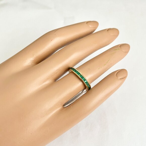 Elegant Gold and Green Gemstone Ring - Picture 3 of 12
